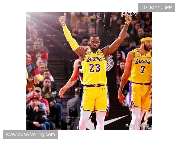 詹姆斯带领湖人迎战勇士 关键战役决定季后赛席位