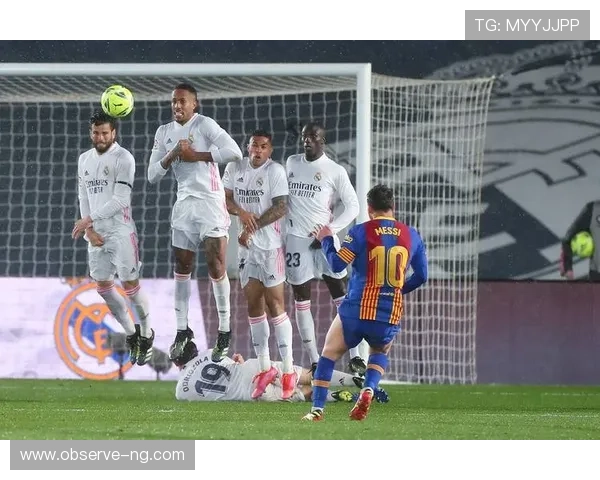 足球大战引爆全场 梅西领衔巴萨逆袭皇马 荣耀再现经典对决