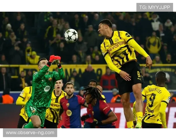 梅西领衔巴萨重返欧冠赛场 曼联签约新援引发市场热议